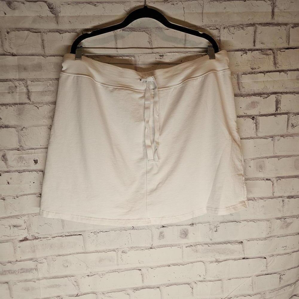 Avenue Cotton White Skort